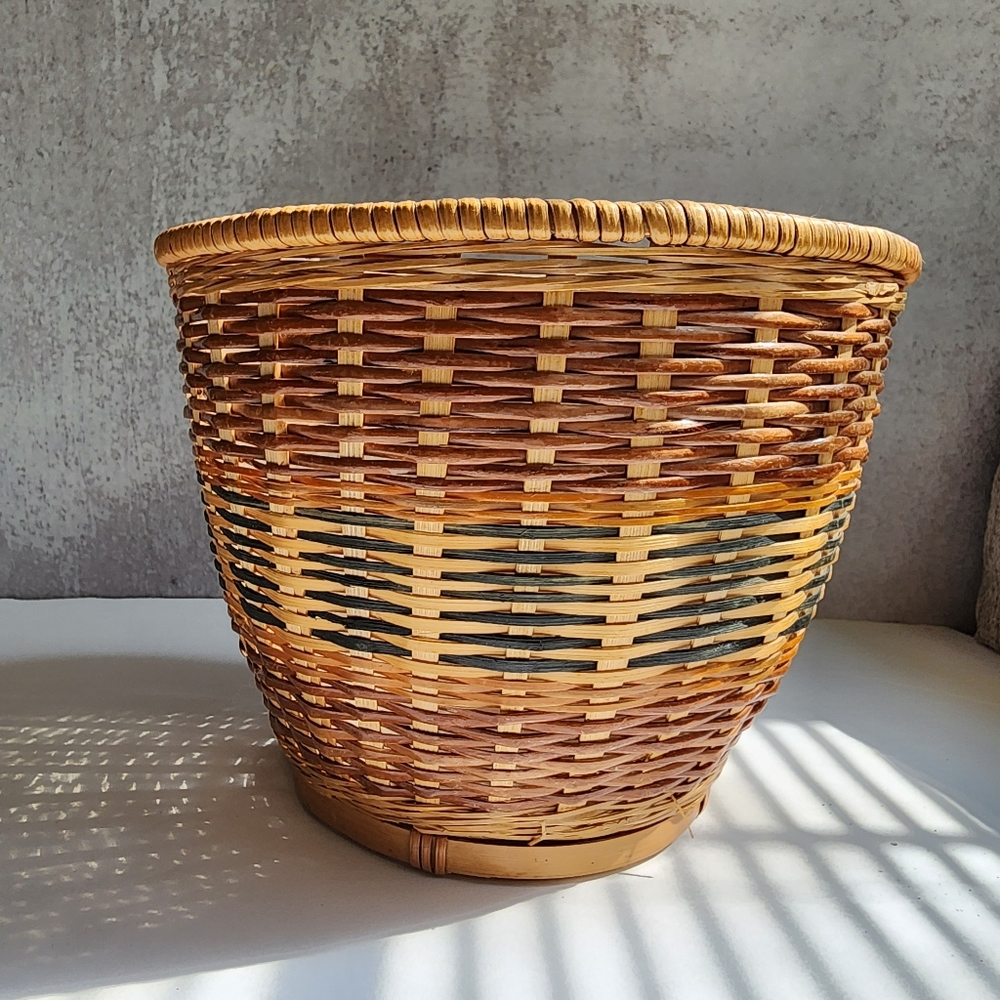 Large Vtg wicker planter basket
